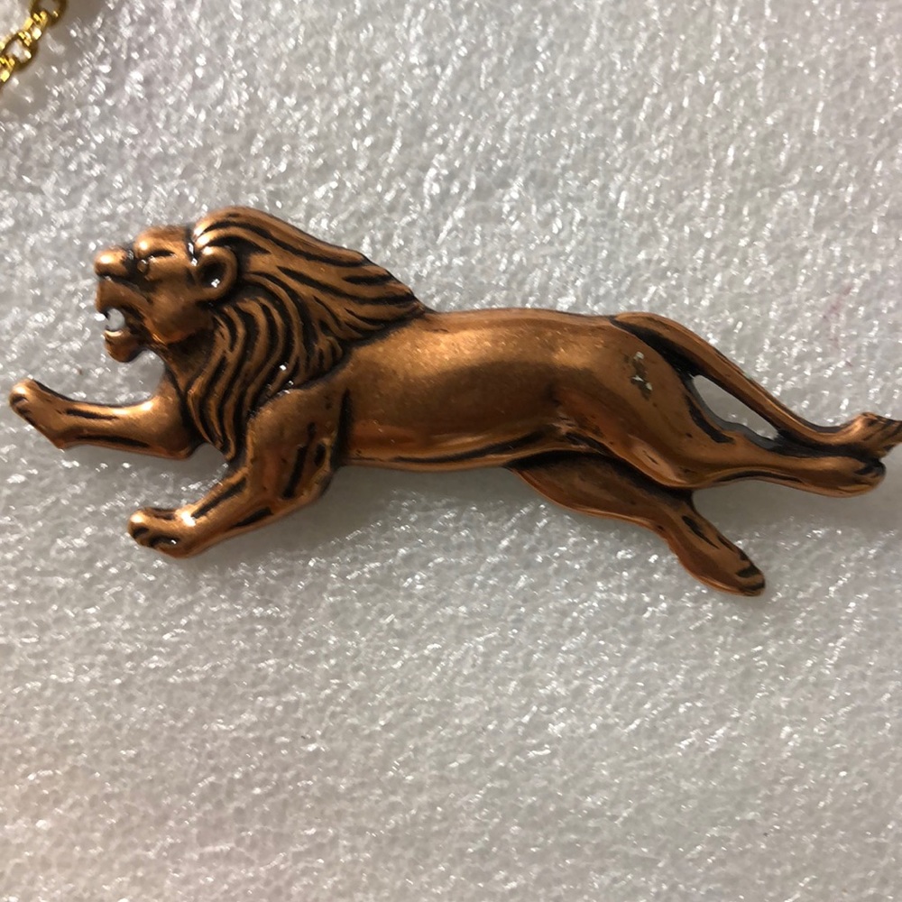 Vintage lion pin/ broach./Leo zadic too